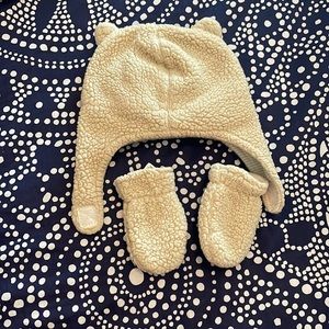 Carter’s Infant Hat & Gloves